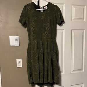 EUC LuLaRoe Green Paisley Amelia Pleated Stretchy Dress size M Medium Pockets